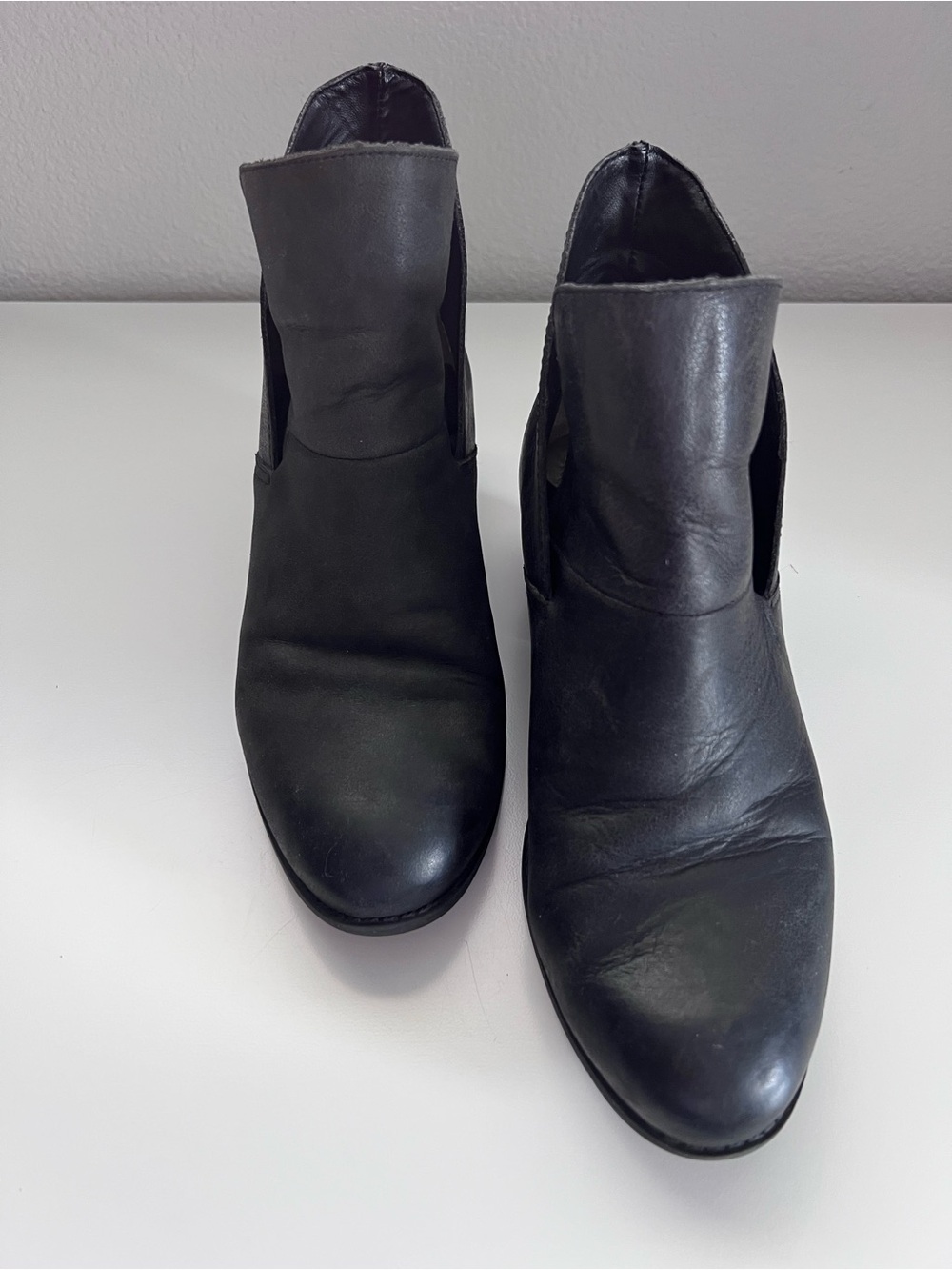 Me Too Zale Women’s Black Leather Ankle Boots